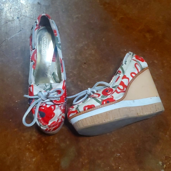 Coach platform wedge floral moccassins 6.5 unique & adorable! - Picture 2 of 2